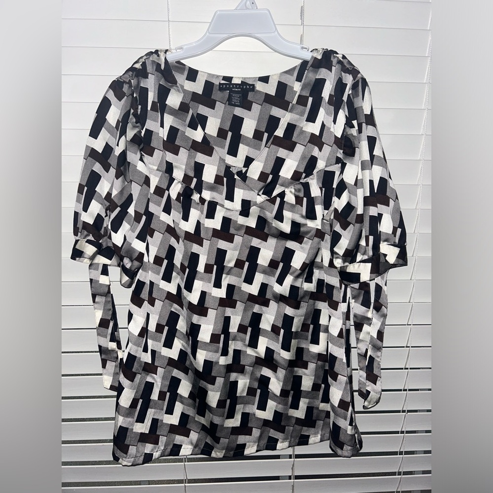 Geometric Patterned Top